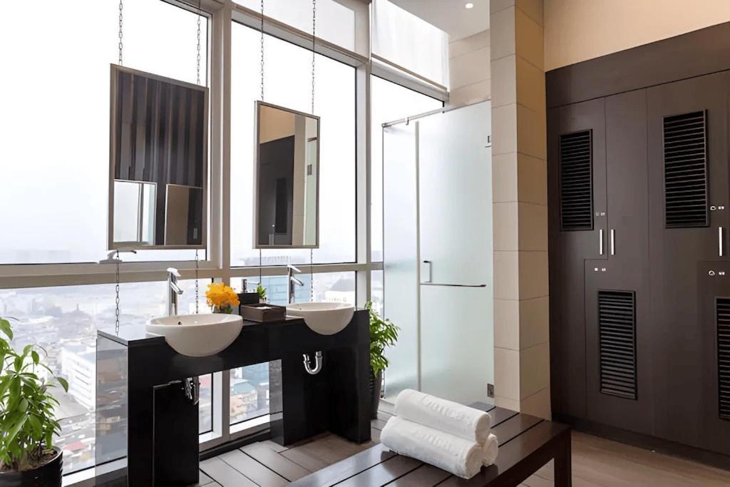 Centered Modern With Pool & Gym Appartement