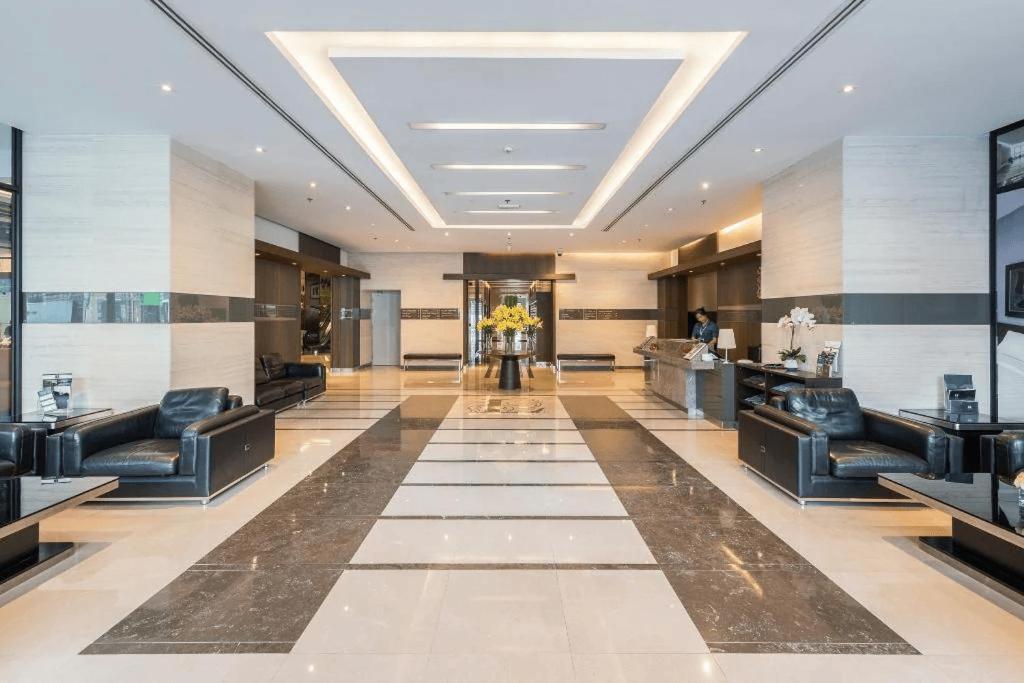 Centered Modern With Pool & Gym * Hanoï